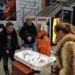       Посетители тоже играли  