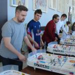  Столяров следит за игрой Гладкобородова