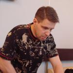  Титов сосредоточен